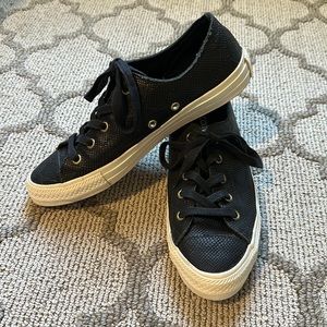 Women’s leather Converse, size 7